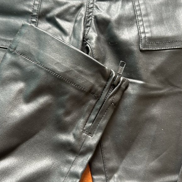 NWT Kut From the Kloth Vegan leather pant. Size 2 - Picture 2 of 5